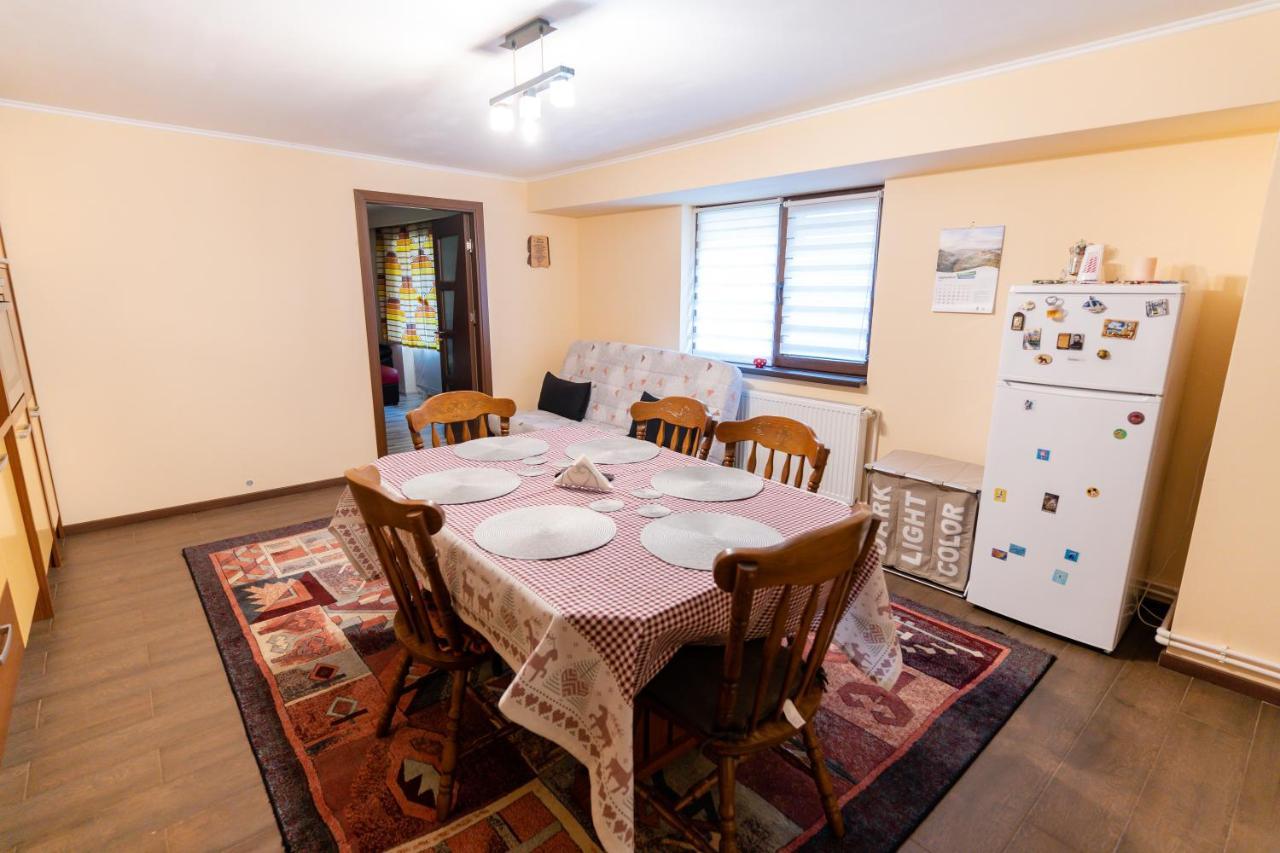 Mario'S Cozy Apartment Rîşnov Eksteriør billede