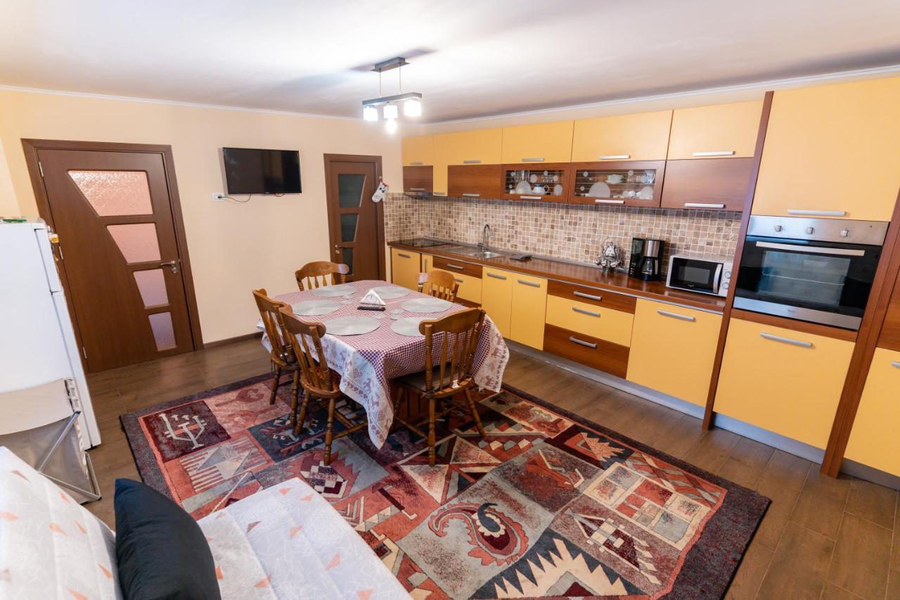 Mario'S Cozy Apartment Rîşnov Eksteriør billede