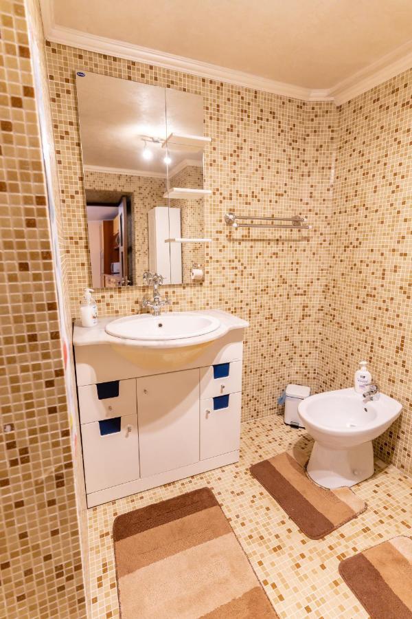 Mario'S Cozy Apartment Rîşnov Eksteriør billede